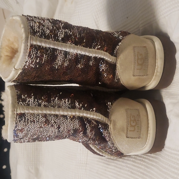 Gold UGG boots - Picture 3 of 8